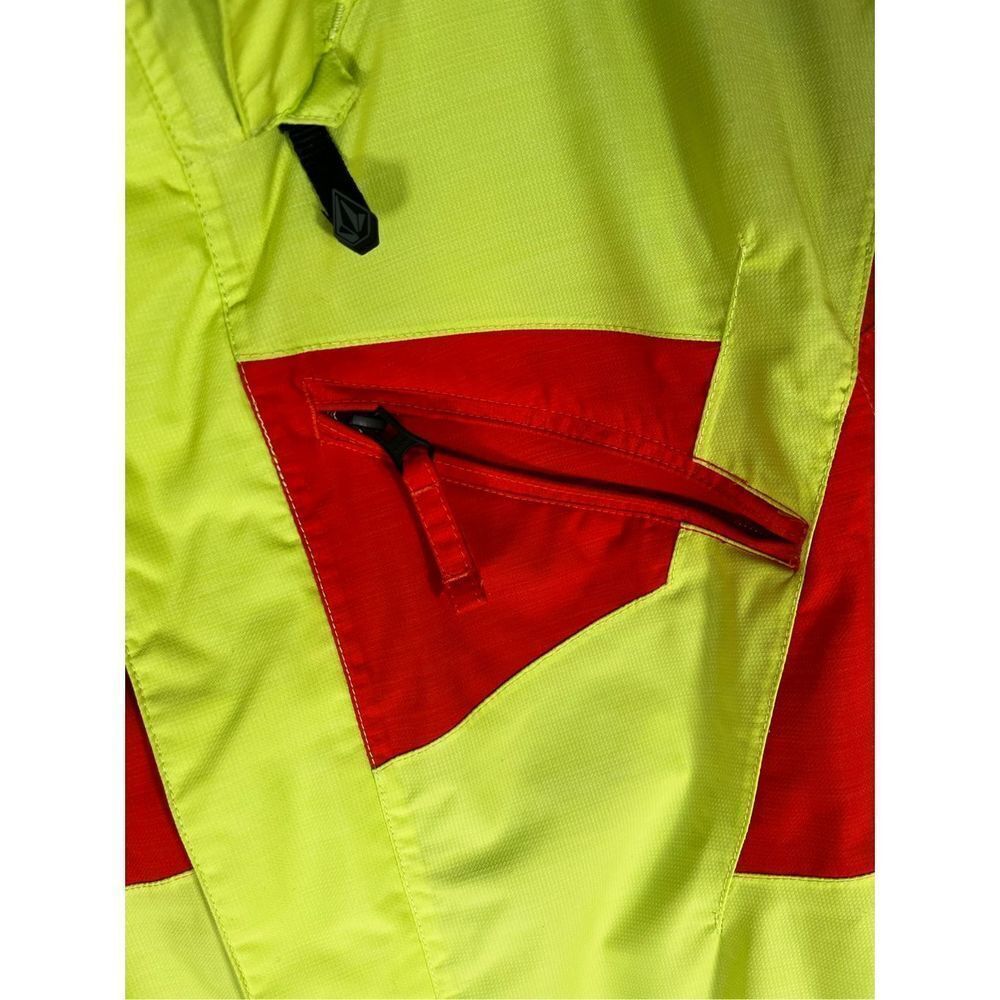 Volcom snowboarding jacket - Picture 7 of 16